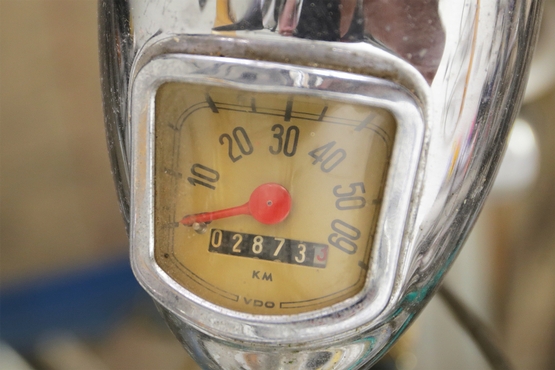 Ein Retro Fahrrad-Tachometer aus Almuninum.